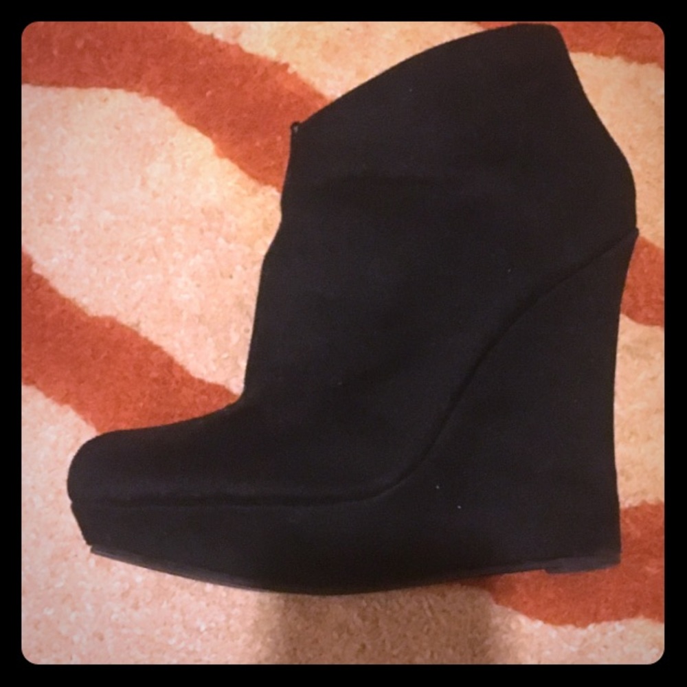 🌻 Faux Suede High Wedge Booties 🌻